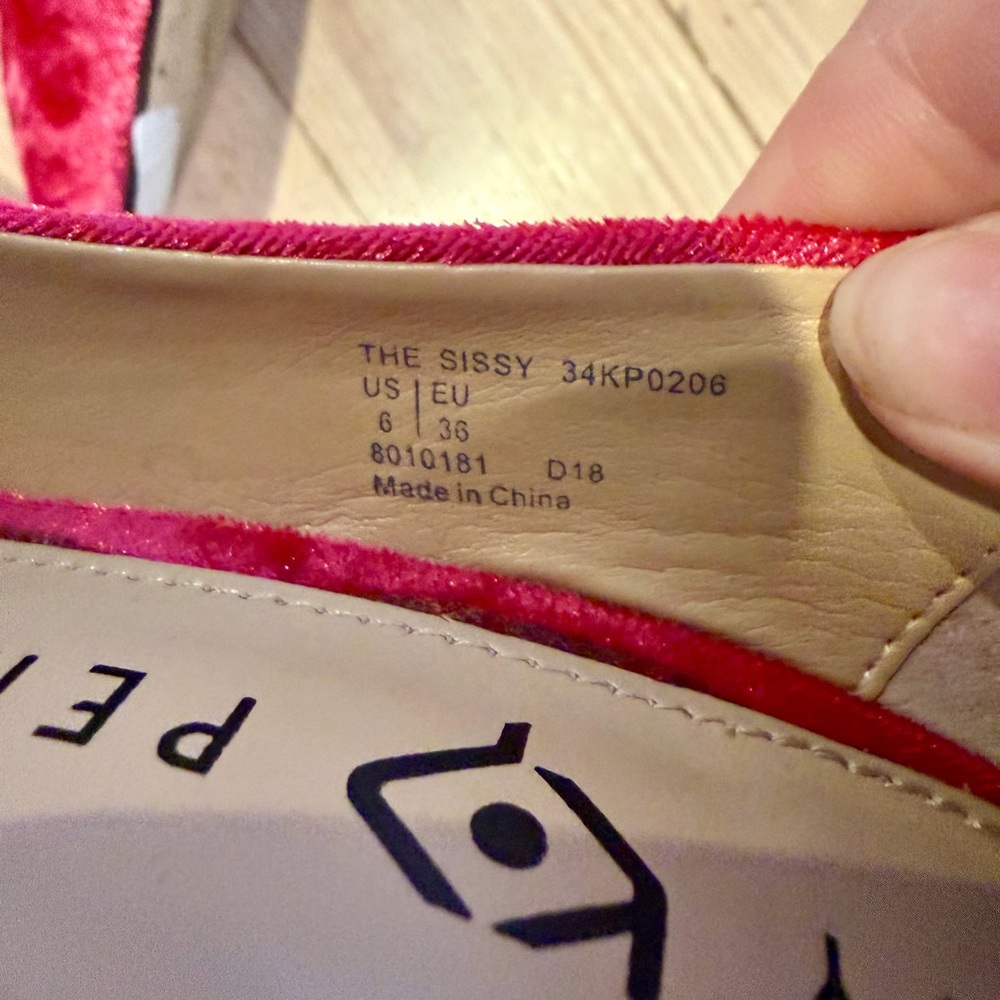 Katy Perry Sissy Velvet Pump! Vibrant pink! Size 6 - Picture 6 of 6